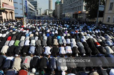 Ураза-байрам в Москве отпраздновали 150 000 мусульман - Delfi RU