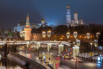 Утренняя Москва, центр, лето, …» — создано в Шедевруме