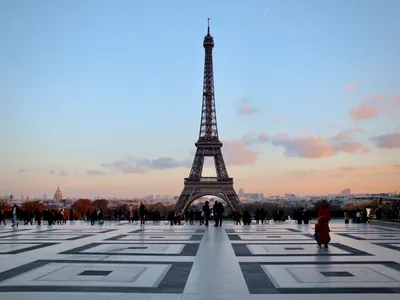 Eva Bijou - 🌸Утро в Париже🌸 Парижское утро - оно всегда такое разное! С  молочно-белым небом, золотистым туманом, ползущем вдоль реки,  просыпающимися птицами, шуршанием редких машин на улицах. С запахами кофе,  бензина,