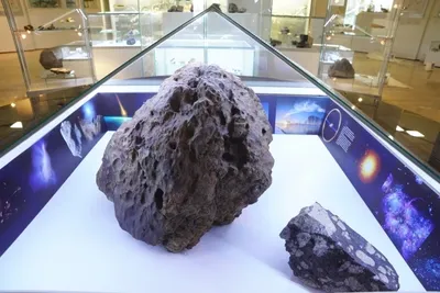 Учёные обнаружили неизвестную форму углерода в фрагментах Челябинского  метеорита | Информация из космоса 🚀 | Дзен