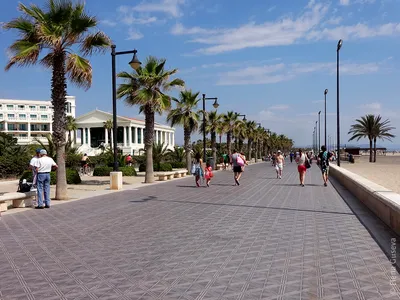 Идти на улицы - пляж Валенсии Â€ Испании Валенсия «самое лучшее  современного и исторического Стоковое Изображение - изображение  насчитывающей декоративно, конструкция: 130573107