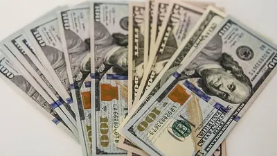 В Брянске банки стали просить за 1 доллар США 100 российских рублей |  Брянские новости