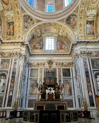 Все в масках: музеи Ватикана открылись для посетитилей