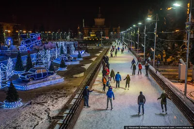 Свыше 280 тысяч москвичей посетили каток на ВДНХ за зиму