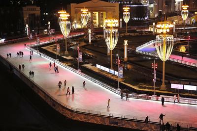 Зимние традиции и рекорды на самом большом катке Москвы | ВДНХ
