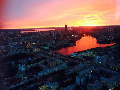 Вечерний Екатеринбург прекрасен! За фото благодарим @albertobucheli |  Архитектура, Вид, Карта желаний