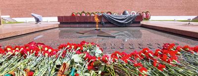 Частица Вечного огня отправилась от стен Кремля на мемориал  энергетикам-героям : Псковская Лента Новостей / ПЛН