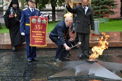 Вечный огонь на Саур-Могиле зажжен от пламени с Могилы Неизвестного солдата  в Москве - Фоторепортажи - ДАН
