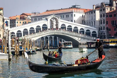 15 лучших туристических достопримечательностей Италии. 2. Каналы Венеции.  Поездка на гондоле по каналам Венеции - это… | Breathtaking places, Jigsaw  puzzles, Travel