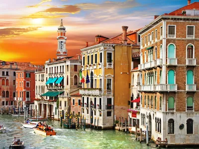 Обои венеция, канал, гондолы, лодки, вечер, огни, дома, облака, италия  картинки на рабочий стол, фото скачать бесплатно