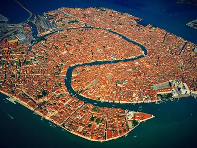 Венеция с высоты птичьего полета. Над городом на вертолете. - цена €110