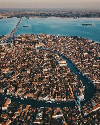 О ЧЕМ ГОВОРЯТ ЖЕНЩИНЫ?‼️ on Instagram: \"Венеция вид сверху\"