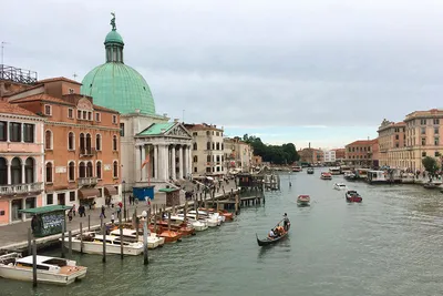 В Венеции катастрофически низкий уровень воды. Гондолы застряли в грязи