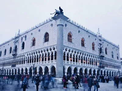 Страх пустоты: карнавал в Венеции проходит без туристов | Фотогалереи |  Известия