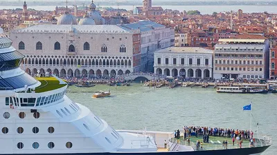 Много Туристов На Мосту Понтедельакадемия Венеция Италия — стоковые  фотографии и другие картинки Большая группа людей - iStock