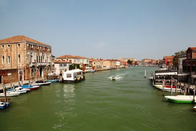 Каналы Венеции в течение всего дня в вертикальной ориентации высокого  разрешения Стоковое Фото - изображение насчитывающей венеция, европейско:  188469874