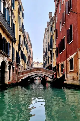 Картина \"Две гондолы у причала. Венеция, Италия\" | Интернет-магазин картин  \"АртФактор\"