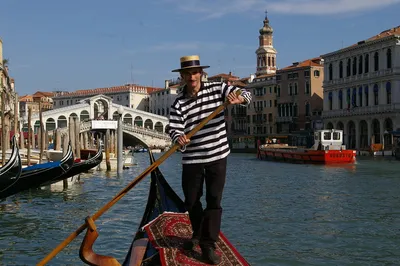 Гранд Канал (Grand Canal) в Венеции - главный канал в городе - фото