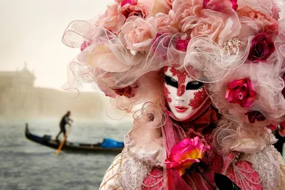 Венеция, Италия: 26 февраля 2019 года: Венецианский карнавал 2019 Костюм  карнавала Венеции Венецианская карнавал-маска Венеция Редакционное Стоковое  Фото - изображение насчитывающей италия, строя: 163835493