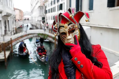 В Венеции пышно открылся знаменитый карнавал. Смотрите, как это выглядело