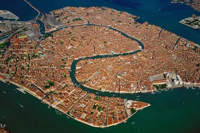 Венеция, Италия. Красивые пейзажи традиционных каналов каналов в старом  городе венеция винтажном Стоковое Изображение - изображение насчитывающей  дом, достопримечательностью: 172390801