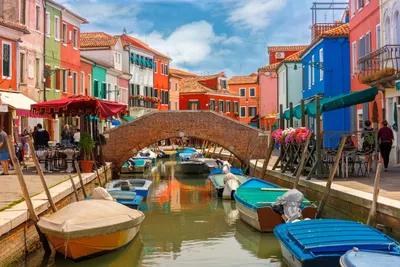 Венеция, Италия 14-ое августа 2017 : Красивые классические здания на канале  Венеции Редакционное Фотография - изображение насчитывающей романтично,  канал: 212912242