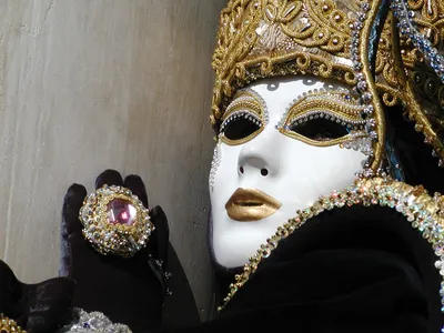 Венецианские Маски Для Продажи Венеция Карнавал — стоковые фотографии и  другие картинки Без людей - Без людей, Венецианская маска, Венецианский  карнавал - iStock