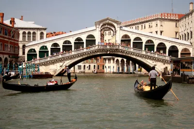 Венеция Мост Риальто на закате Стоковое Изображение - изображение  насчитывающей известно, паром: 160125209