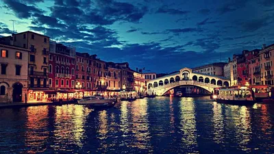 Rialto Bridge in Venice, Italy Free Stock Photo | picjumbo
