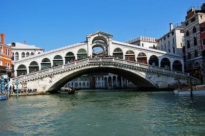 The Rialto Bridge in Venice - Info, Tours and Things to do