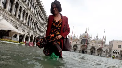 В Венеции наводнение, вода поднялась на полтора метра - BBC News Русская  служба