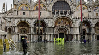 Наводнение в Венеции стало сильнейшим за 148 лет – DW – 18.11.2019