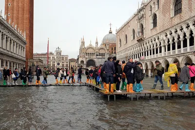 Последствия наводнения в Венеции — РБК