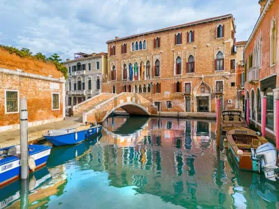 В Венеции затопило улицы из-за рекордного подъема воды: фотогалерея