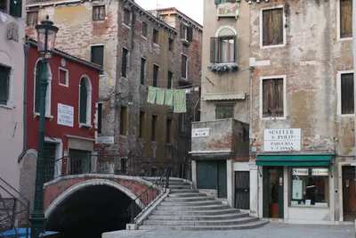 Пазл улицы венеции - разгадать онлайн из раздела \"Города\" бесплатно