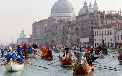 Save the date: boats and oarsmen in procession on the Grand Canal on  Sunday, February 5! - Carnevale di Venezia 2024 - sito ufficiale