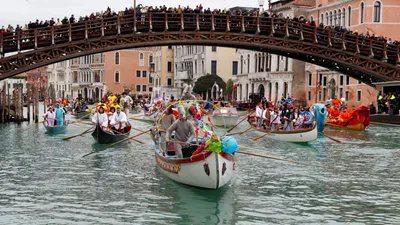 В Венеции начался традиционный карнавал