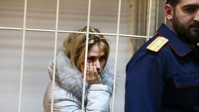 Экс-следователь Рабинович, попавшаяся на взятке, в суде хочет отвечать за  мошенничество, а не за коррупцию - KP.RU