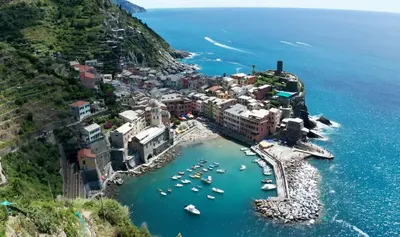 Вернаца / Vernazza. Photographer Ernest Vahedi