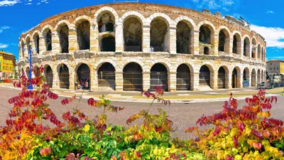 Верона, взгляд старого городка, Италия Стоковое Изображение - изображение  насчитывающей город, место: 107309889