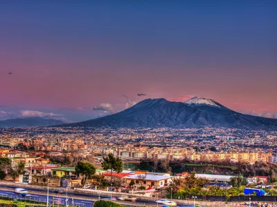 Вулкан Везувий и Неаполь, Италия Стоковое Изображение - изображение  насчитывающей туризм, моменты: 167570735