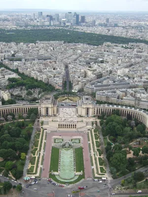 Вид с воздуха Эйфелевой башни, Париж Стоковое Фото - изображение  насчитывающей оборона, чемпион: 137139074