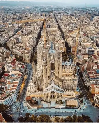 БАРСЕЛОНА, ИСПАНИЯ - ЯНВАРЬ 18: Вид Сверху Барселоны В Центре Города На 18  Января 2015 Года Барселона Является Столицей Каталонии И Второй По Величине  Город Испании. Фотография, картинки, изображения и сток-фотография без