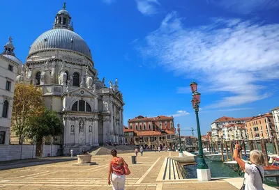 Прекрасный Вид Из Канала Гранде В Венеции, Италия Фотография, картинки,  изображения и сток-фотография без роялти. Image 28818335