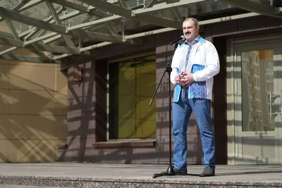 Виктор Лукашенко покупал вышиванки и рассматривал обложки с \"Погоней\" |  Новости Беларуси | euroradio.fm