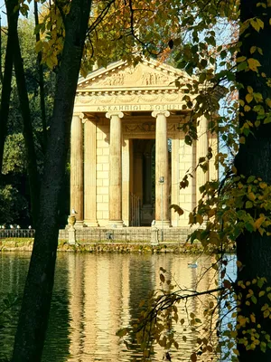 Храм Эскулапа на Озере Виллы Боргезе в Риме