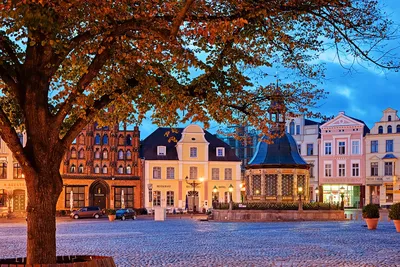 Wismar, Germany | Marktplatz with Wasserkunst and Alter Schw… | Flickr