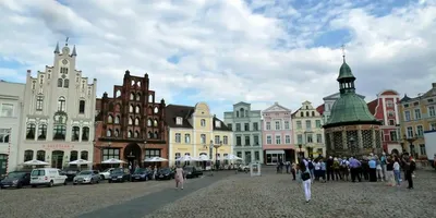 Порт Висмар с панорамой города Стоковое Фото - изображение насчитывающей  канал, взгляд: 165586908