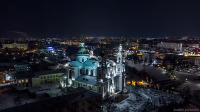 Фотофакт. Концертный зал \"Витебск\" ярко сияет красочной подсветкой