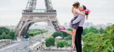 Влюбленные в Париже фото